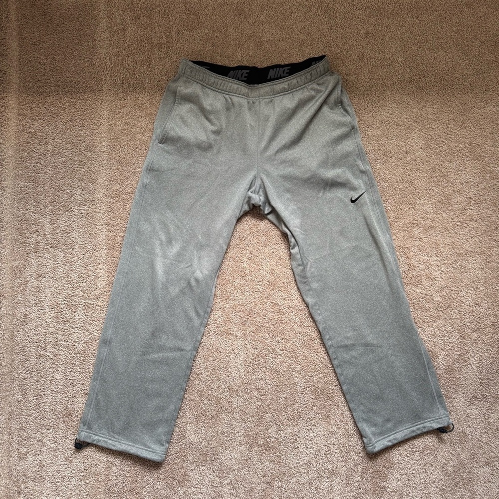Nike Men’s Therma Fit Grey Sweatpants Size Medium